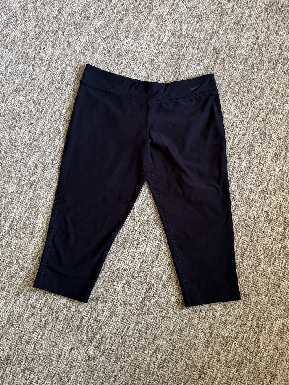 Nike women’s Black mid-rise Athletic Capris XL